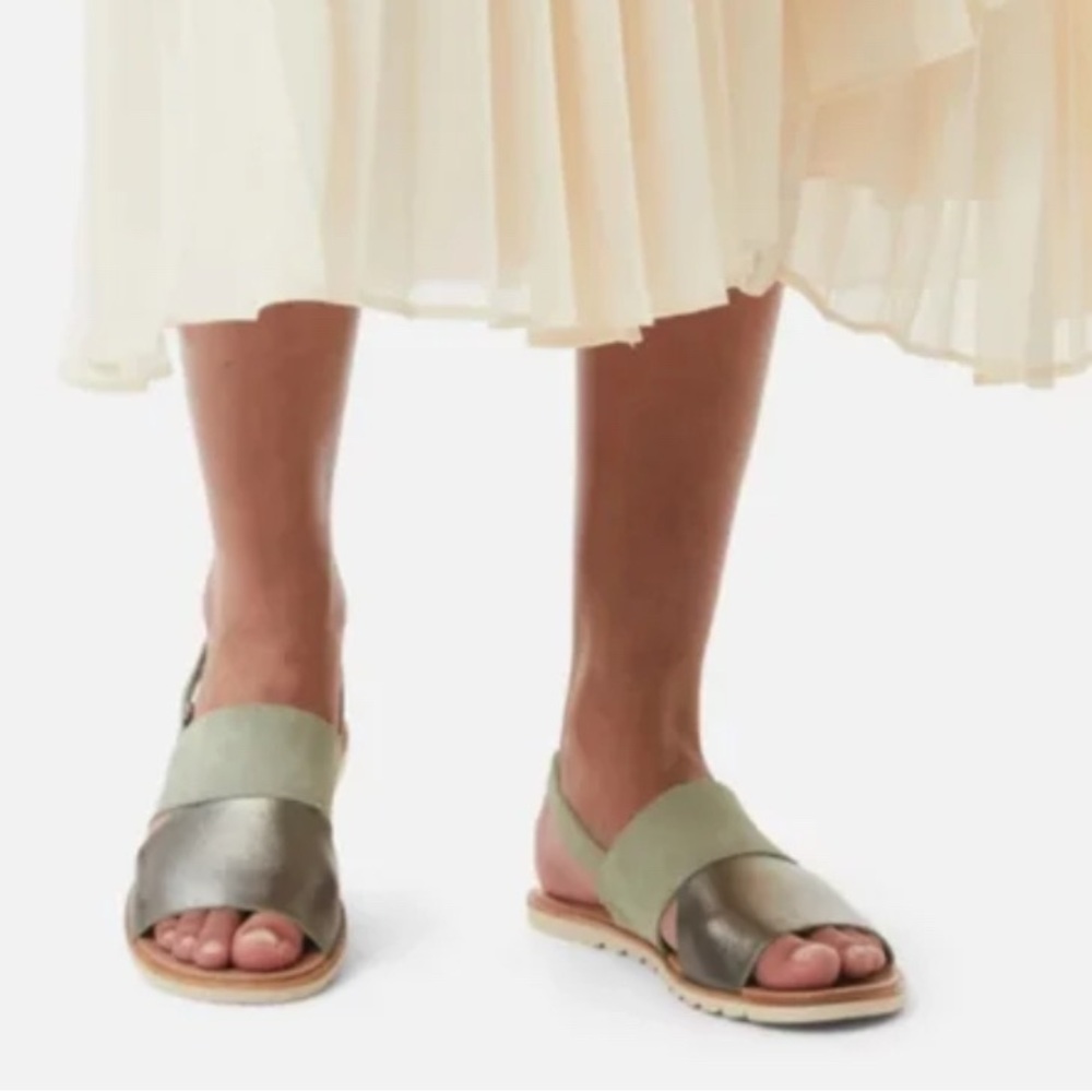 NIB Sorel Ella II Silver and Green  Slingback Velcro Sandals with Metallic Sheen
